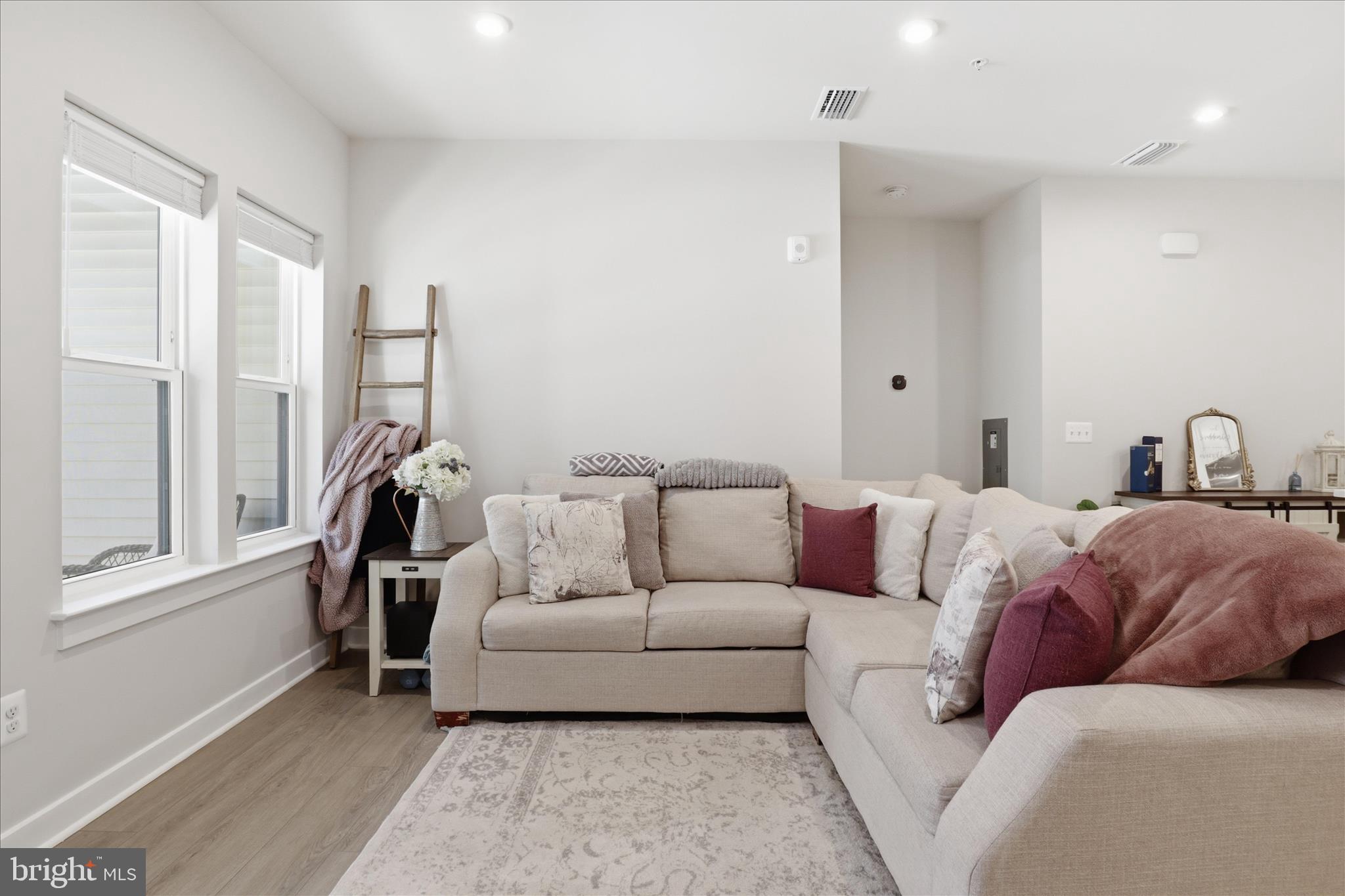 LOUDOUN VIEW CONDO FLATS - Residential