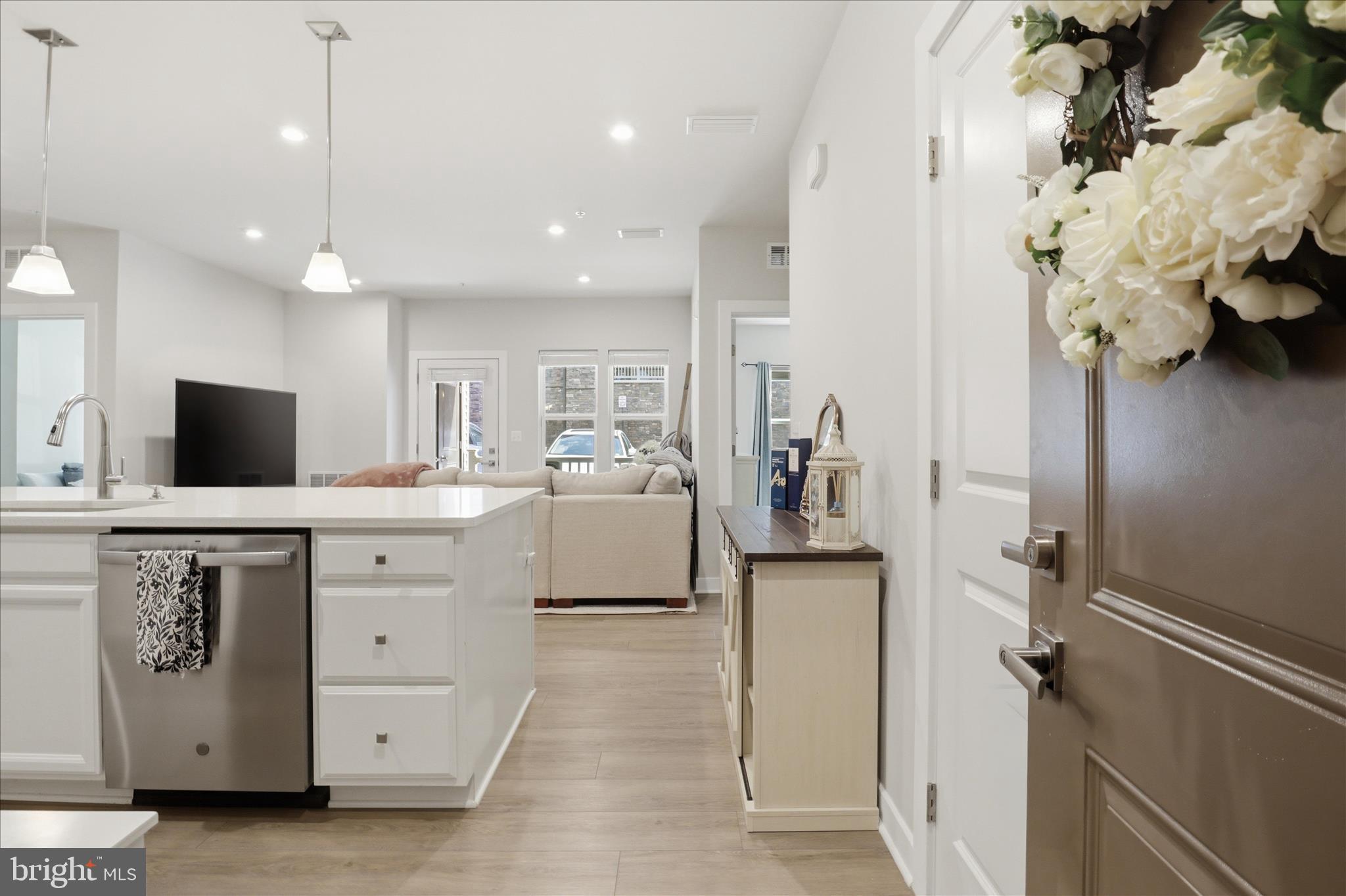 LOUDOUN VIEW CONDO FLATS - Residential