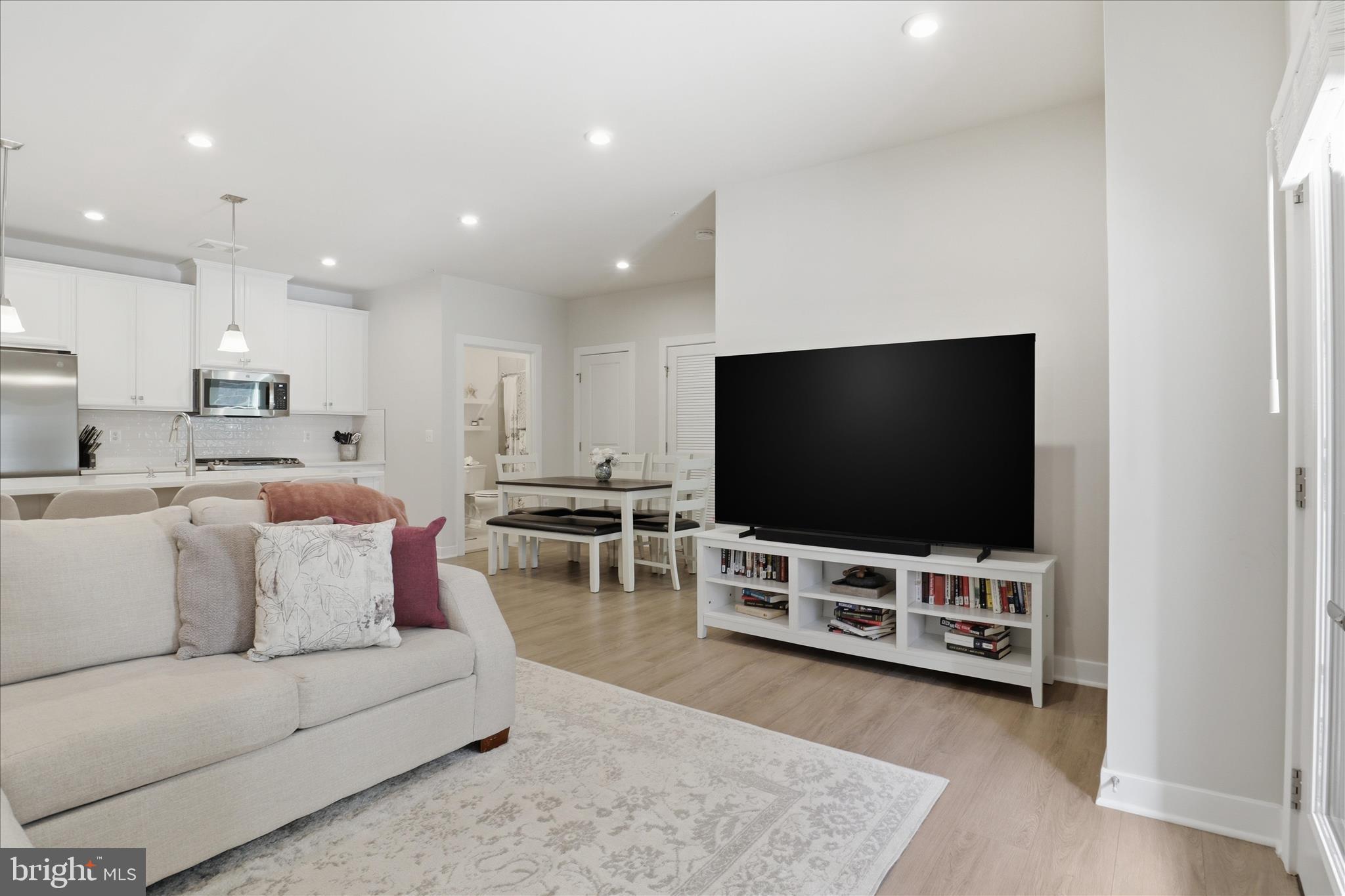 LOUDOUN VIEW CONDO FLATS - Residential