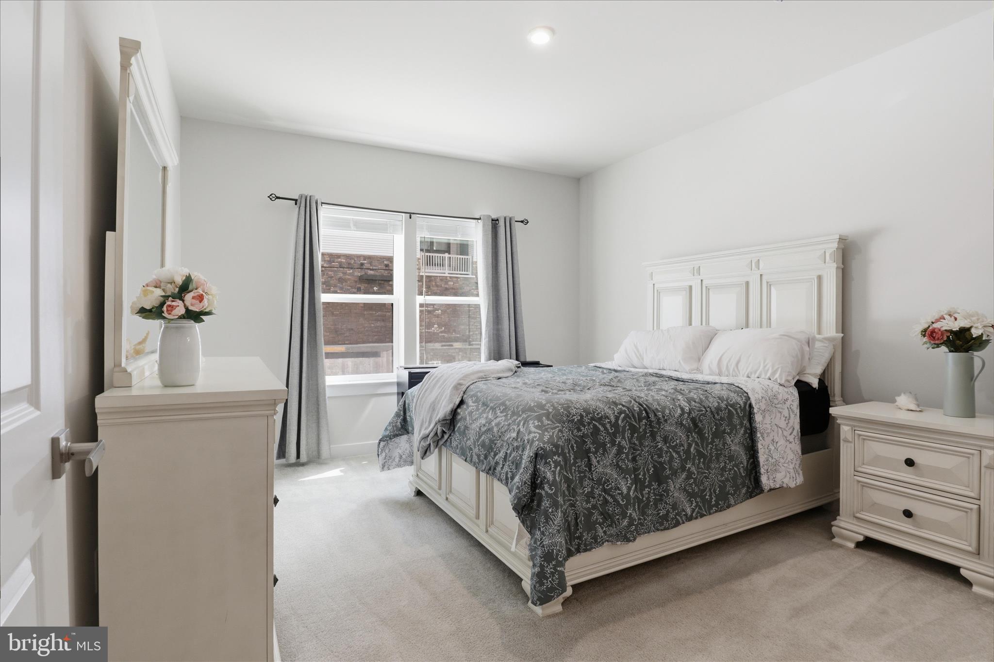 LOUDOUN VIEW CONDO FLATS - Residential