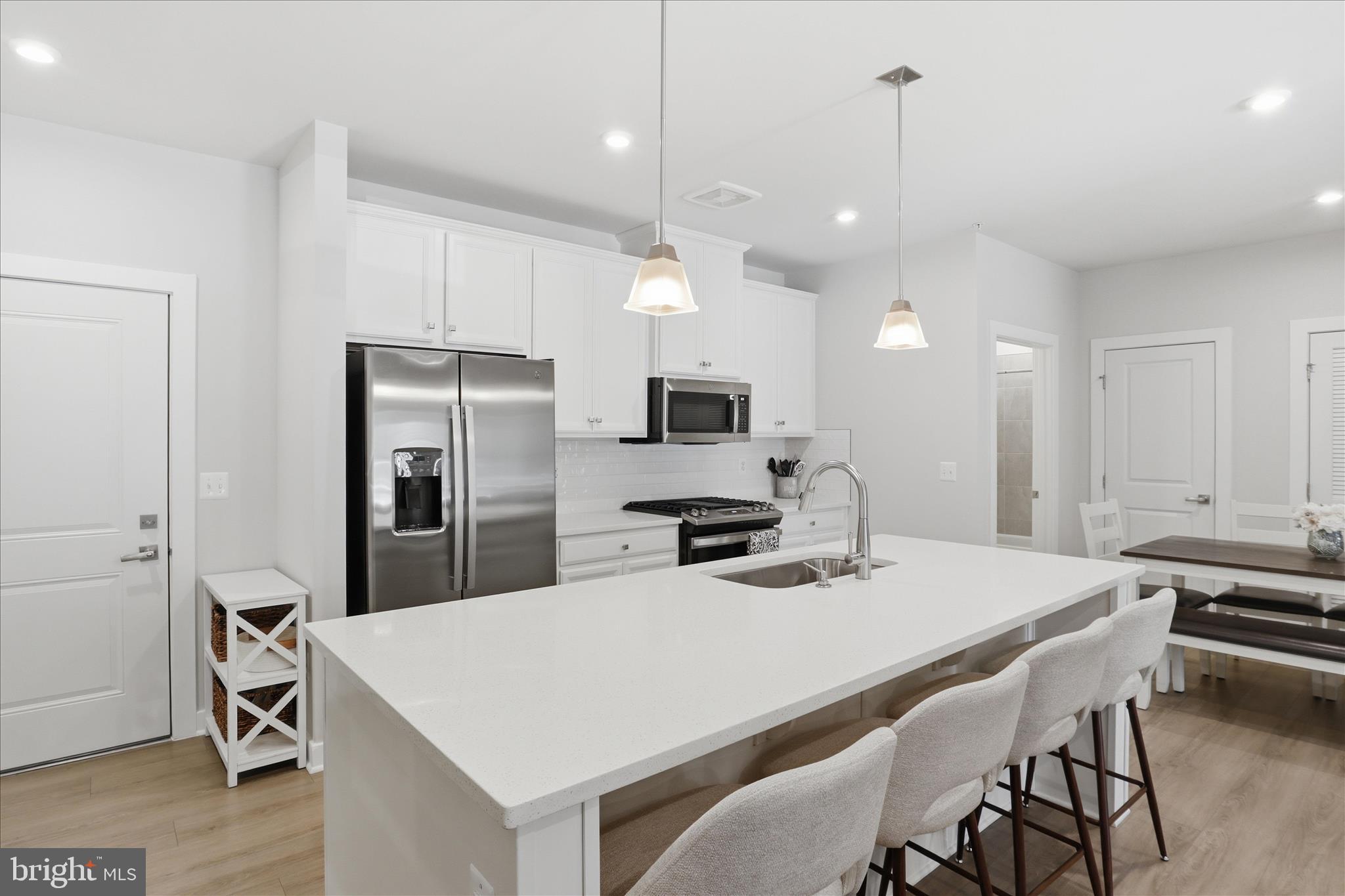 LOUDOUN VIEW CONDO FLATS - Residential