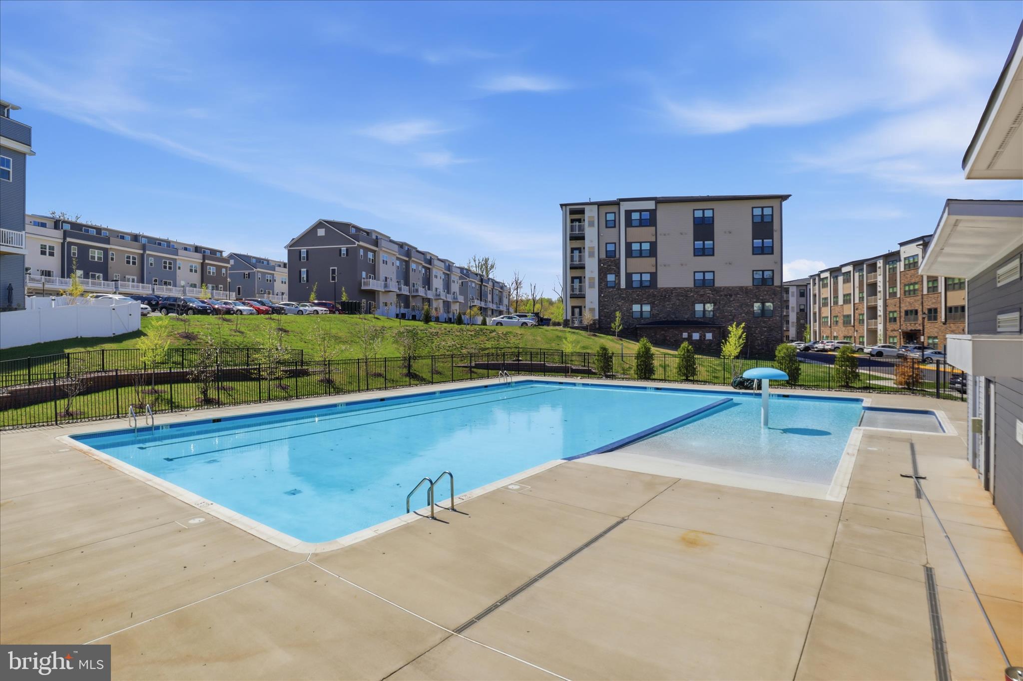 LOUDOUN VIEW CONDO FLATS - Residential