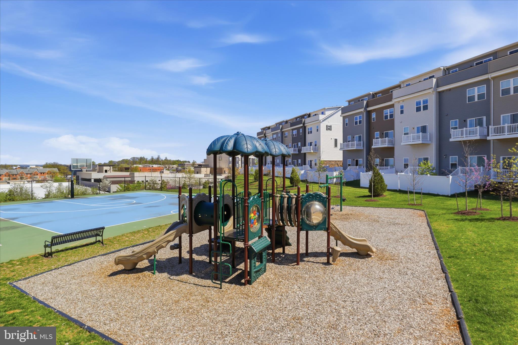 LOUDOUN VIEW CONDO FLATS - Residential