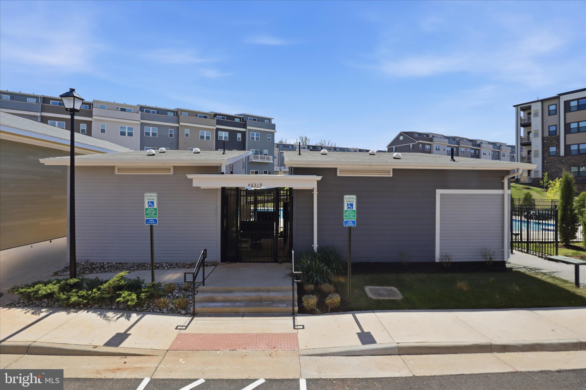 LOUDOUN VIEW CONDO FLATS - Residential