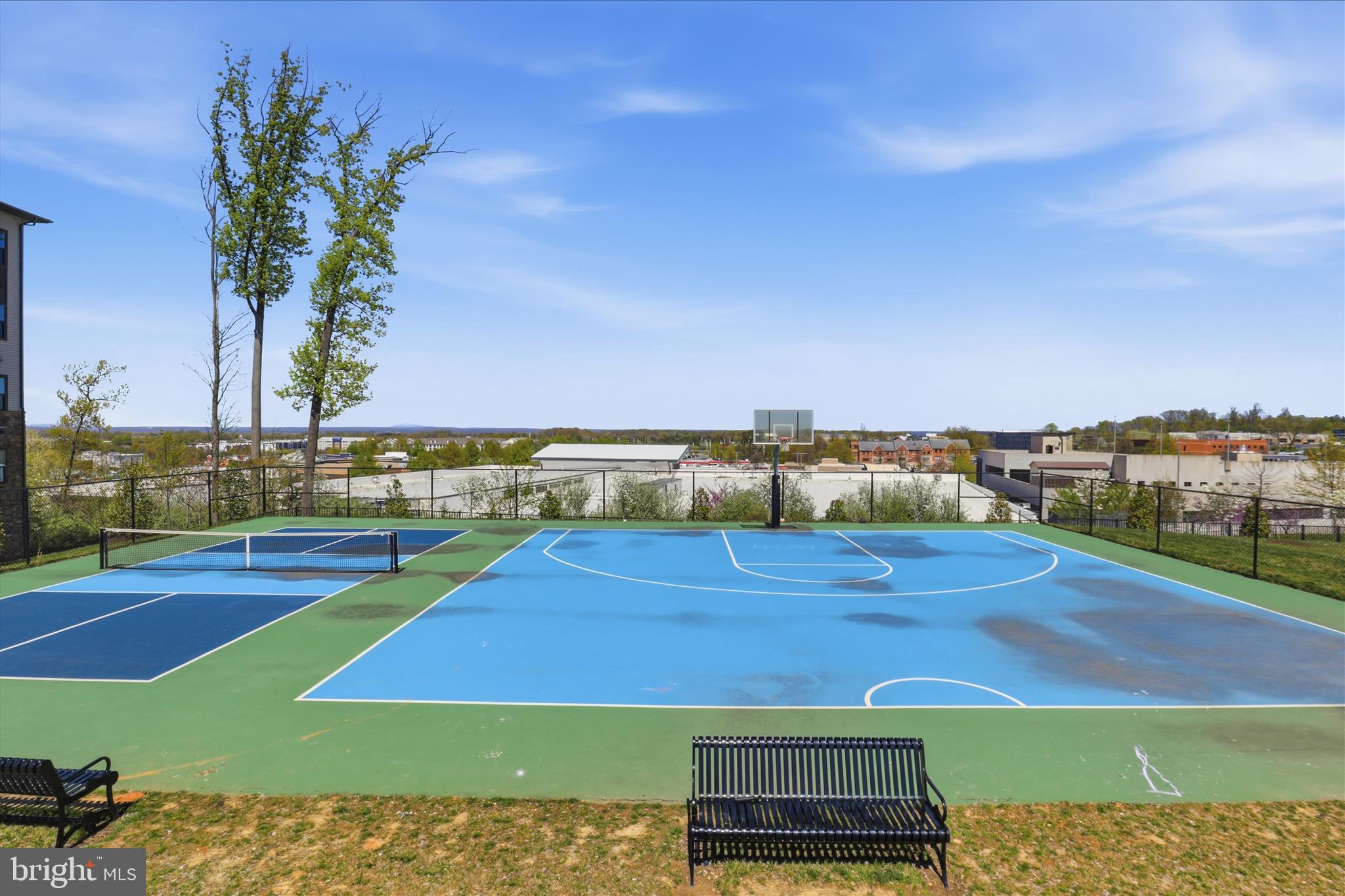 LOUDOUN VIEW CONDO FLATS - Residential