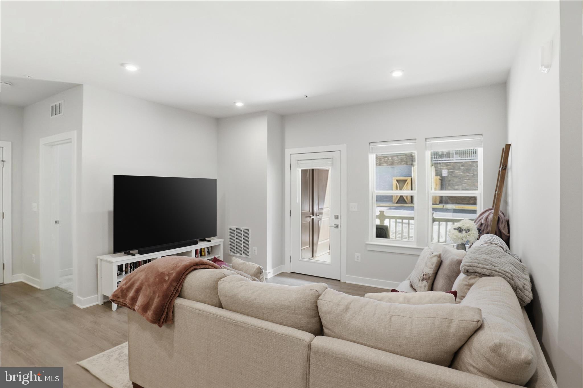 LOUDOUN VIEW CONDO FLATS - Residential