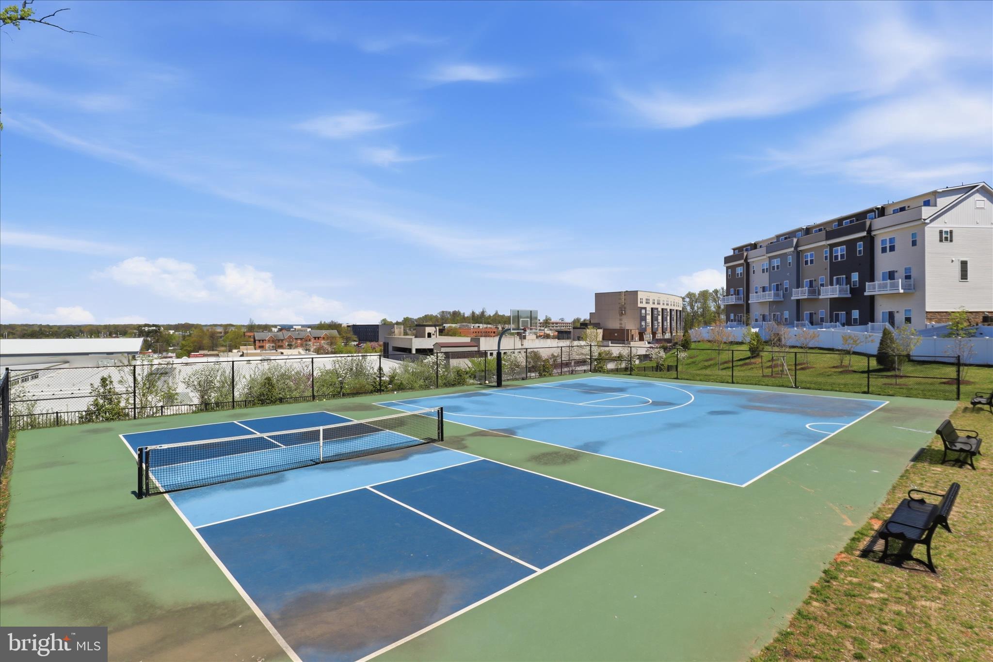 LOUDOUN VIEW CONDO FLATS - Residential