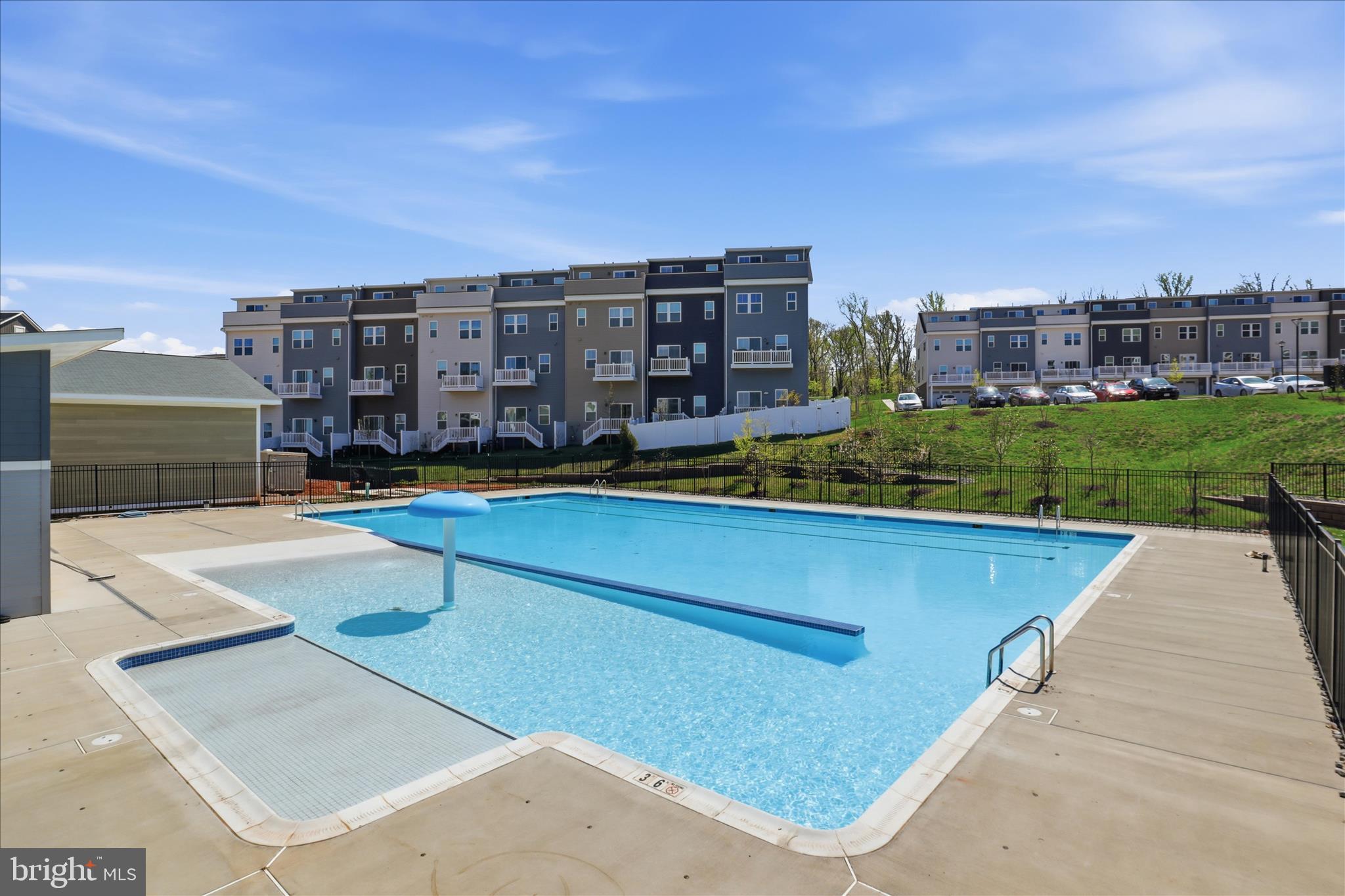 LOUDOUN VIEW CONDO FLATS - Residential