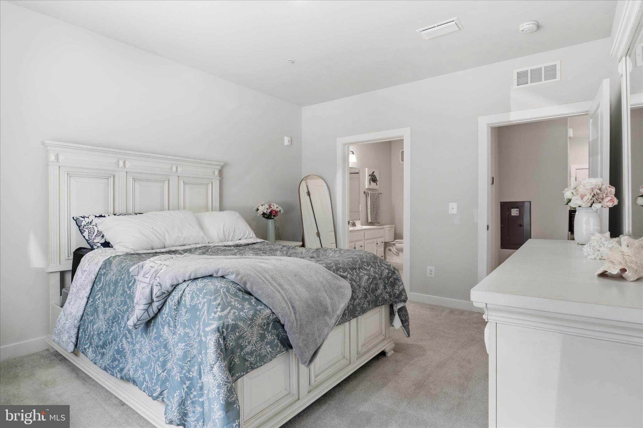 LOUDOUN VIEW CONDO FLATS - Residential