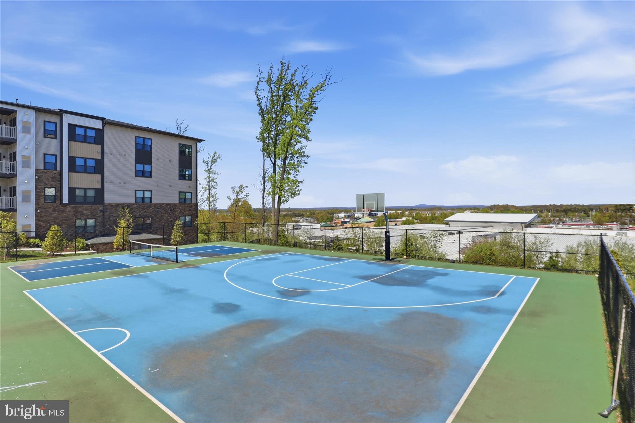 LOUDOUN VIEW CONDO FLATS - Residential