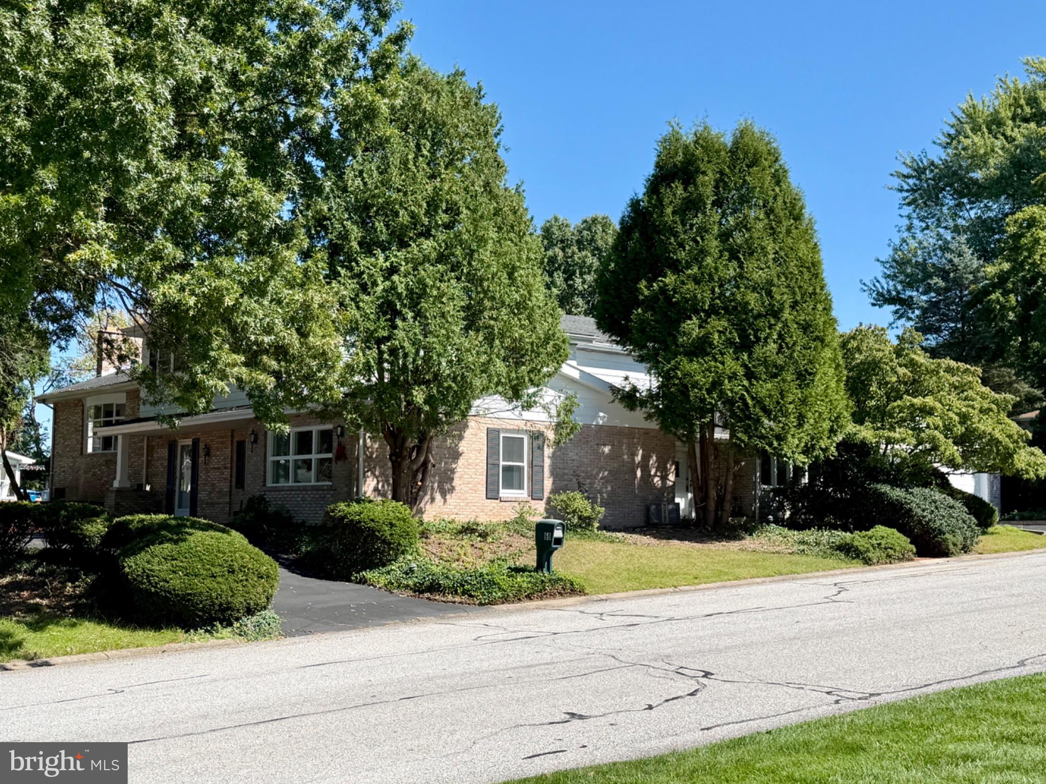 60 CRESTWOOD