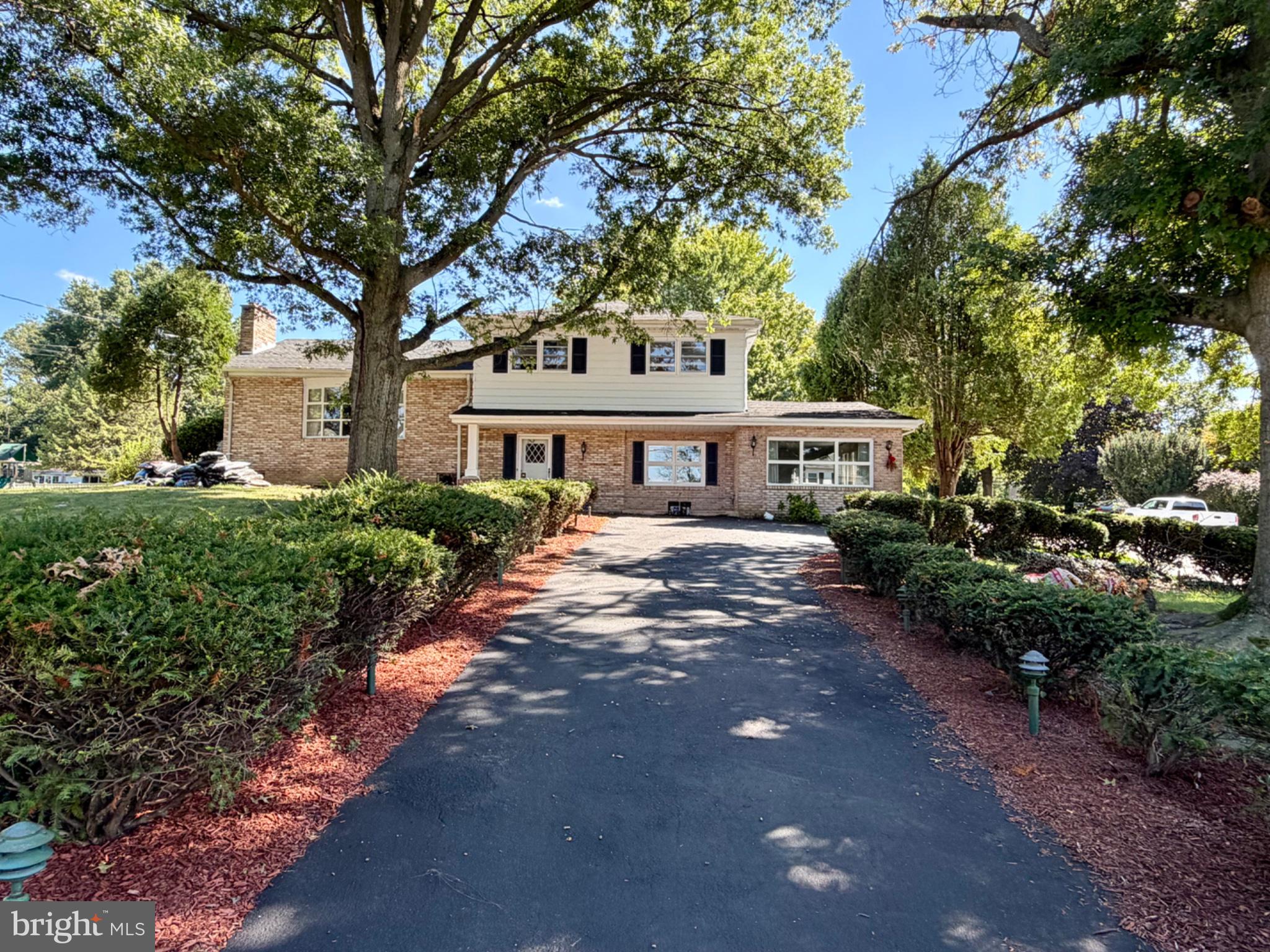 60 CRESTWOOD