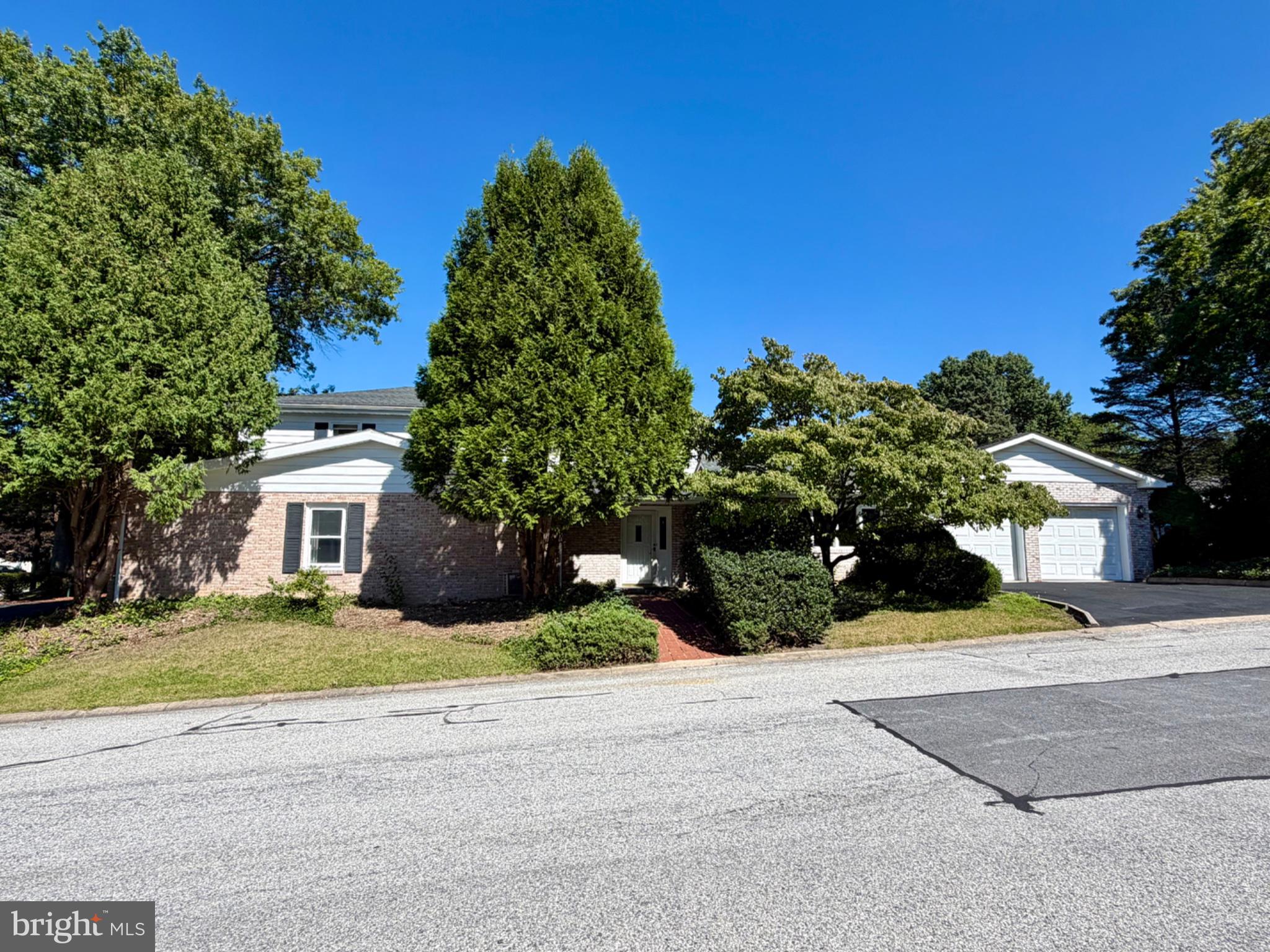 60 CRESTWOOD