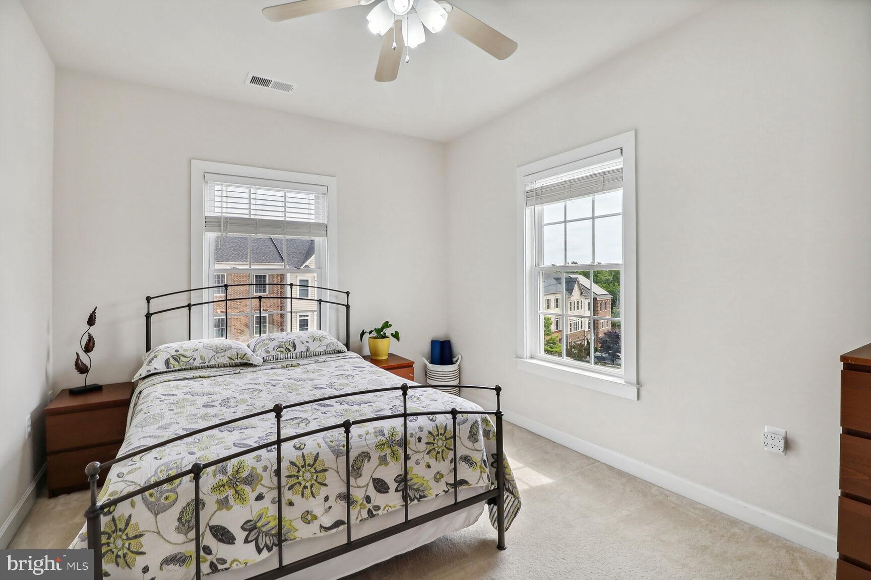 AUTUMN RIVER - Residential