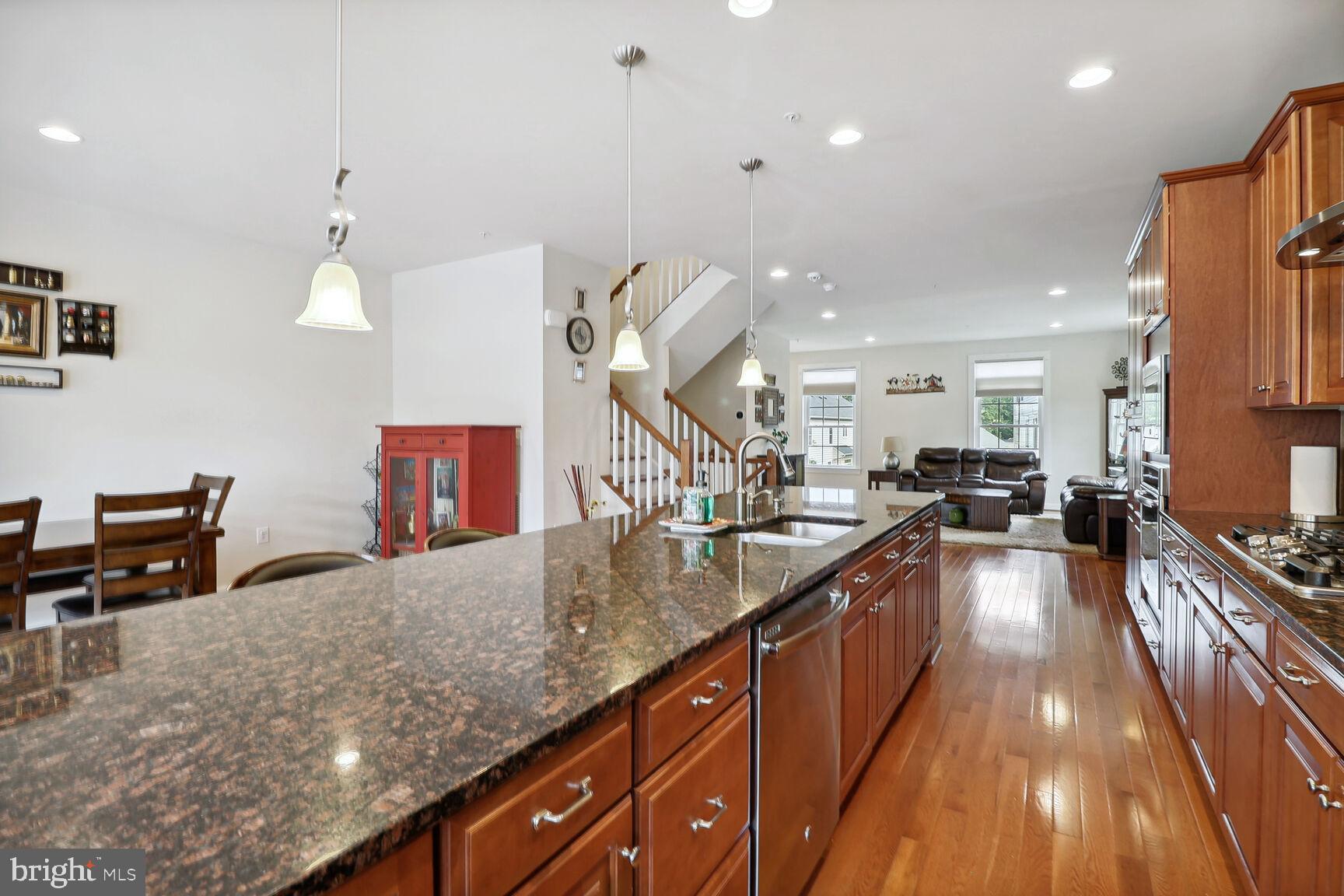 AUTUMN RIVER - Residential