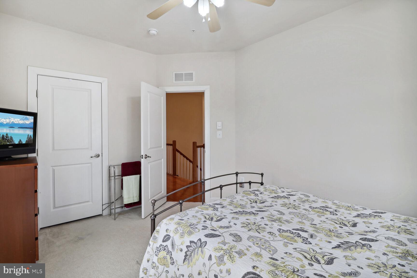 AUTUMN RIVER - Residential