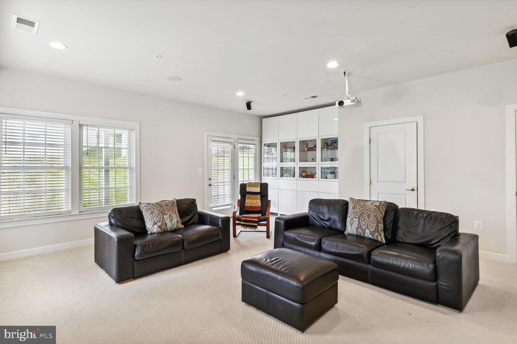 AUTUMN RIVER - Residential