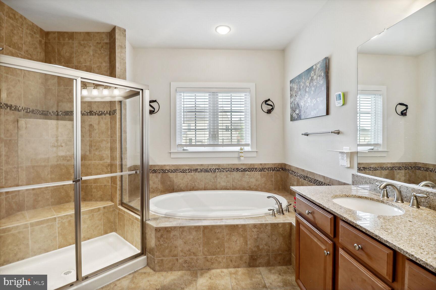 AUTUMN RIVER - Residential