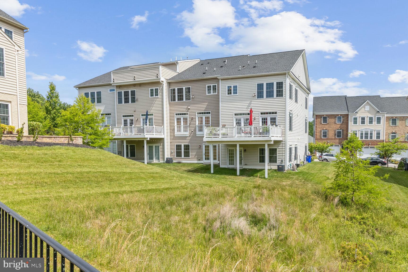 AUTUMN RIVER - Residential