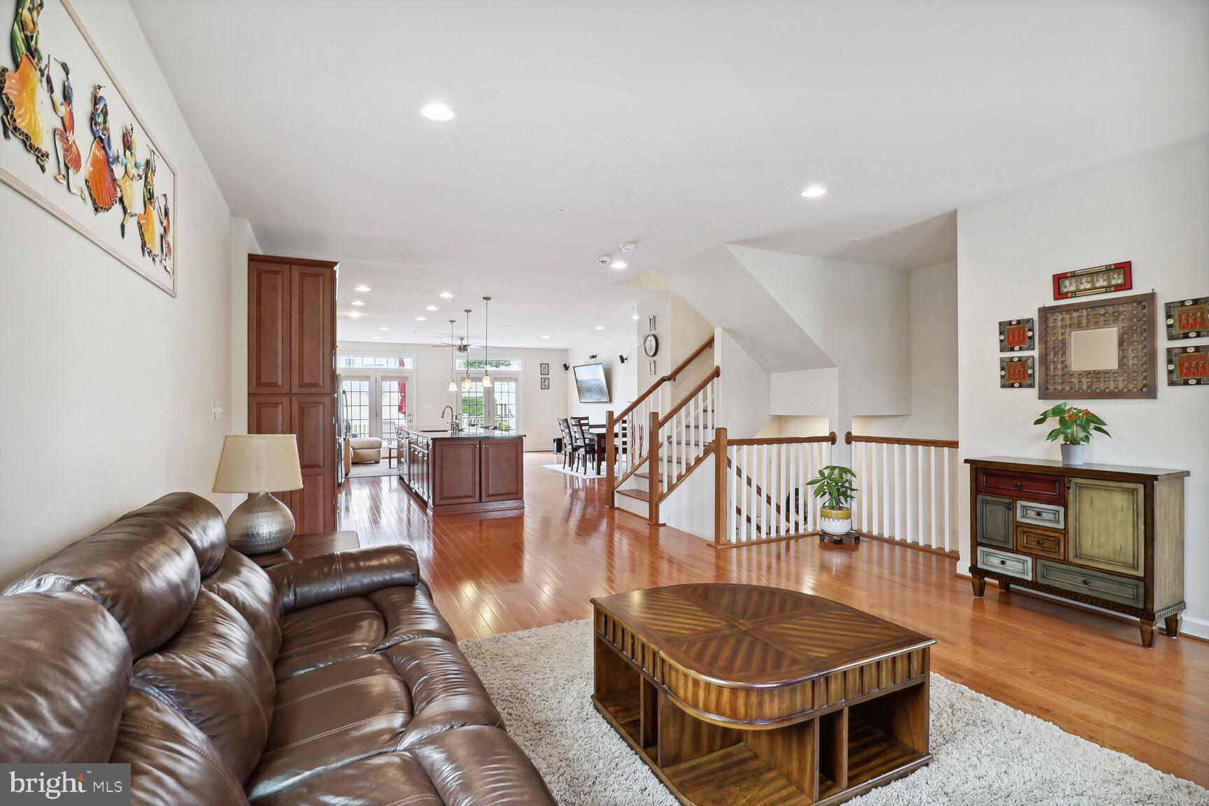 AUTUMN RIVER - Residential