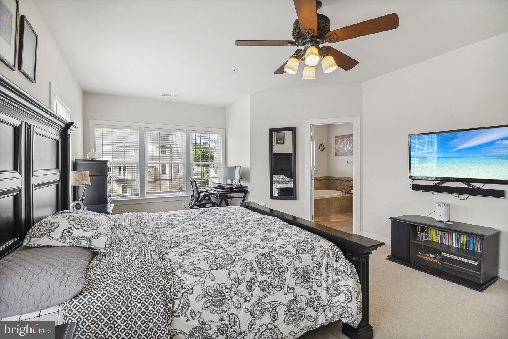 AUTUMN RIVER - Residential