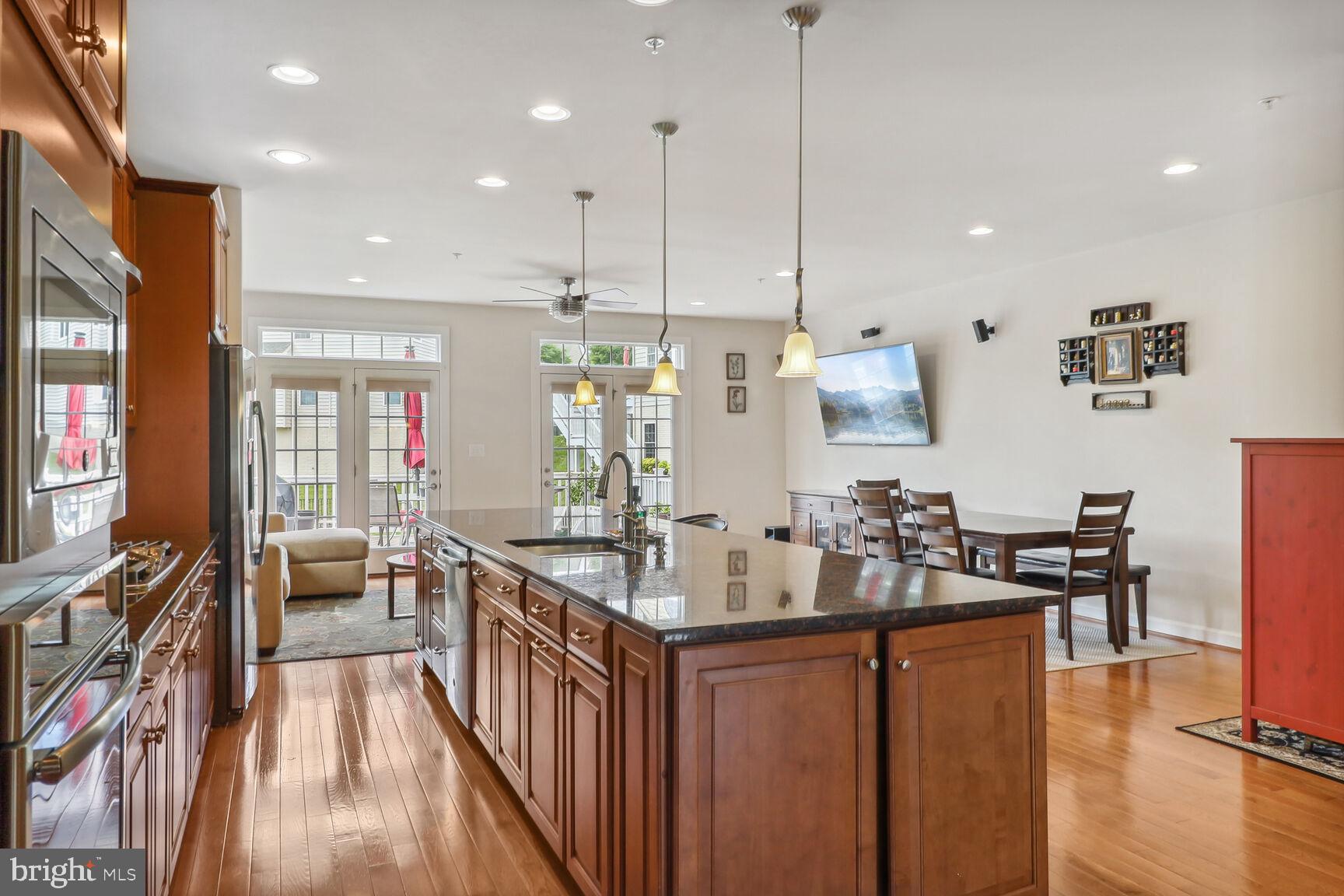 AUTUMN RIVER - Residential