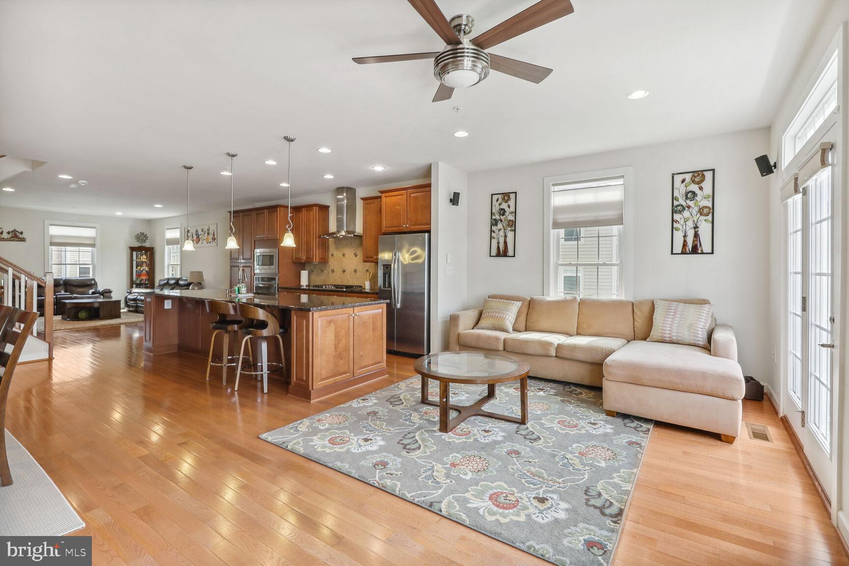 AUTUMN RIVER - Residential