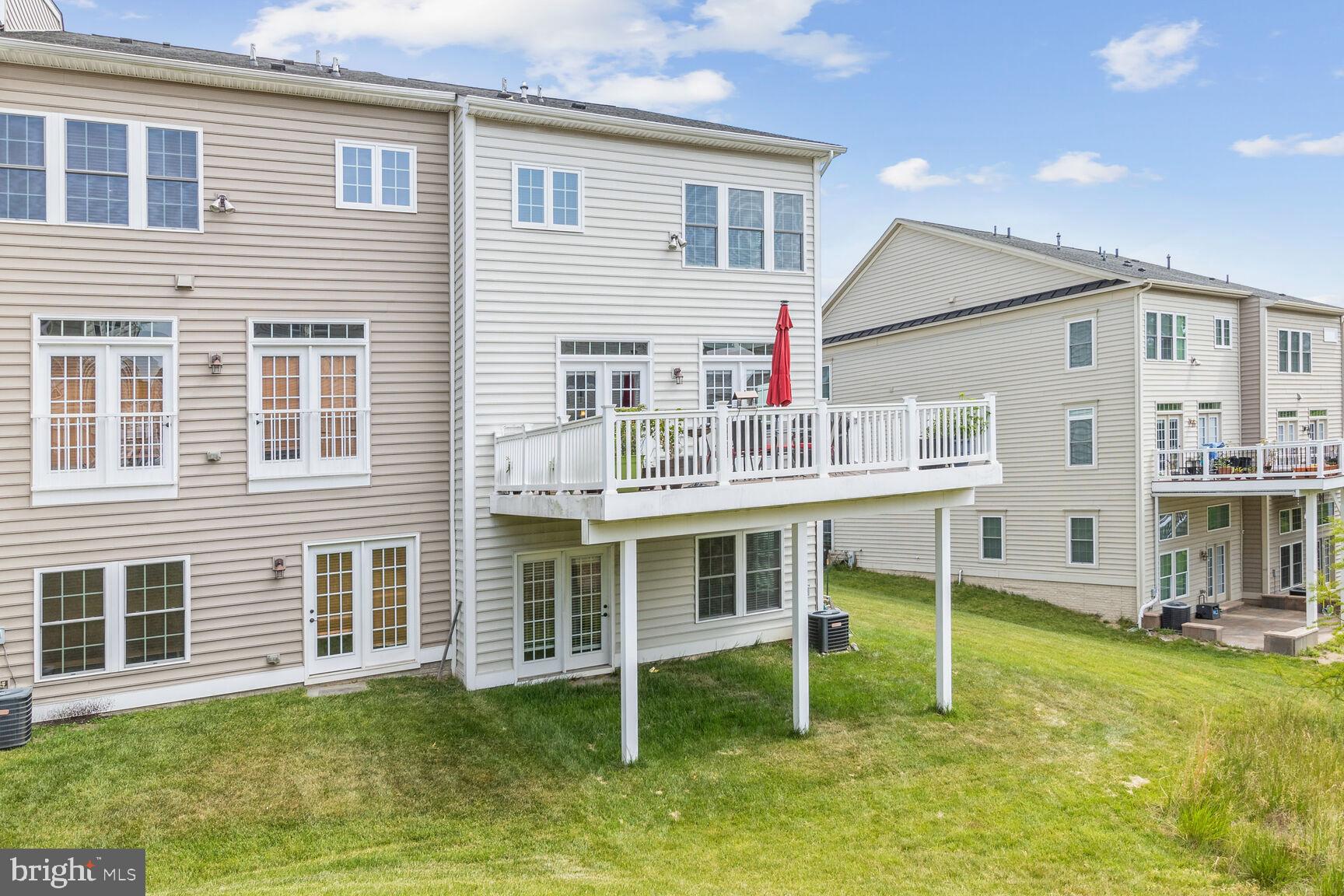 AUTUMN RIVER - Residential