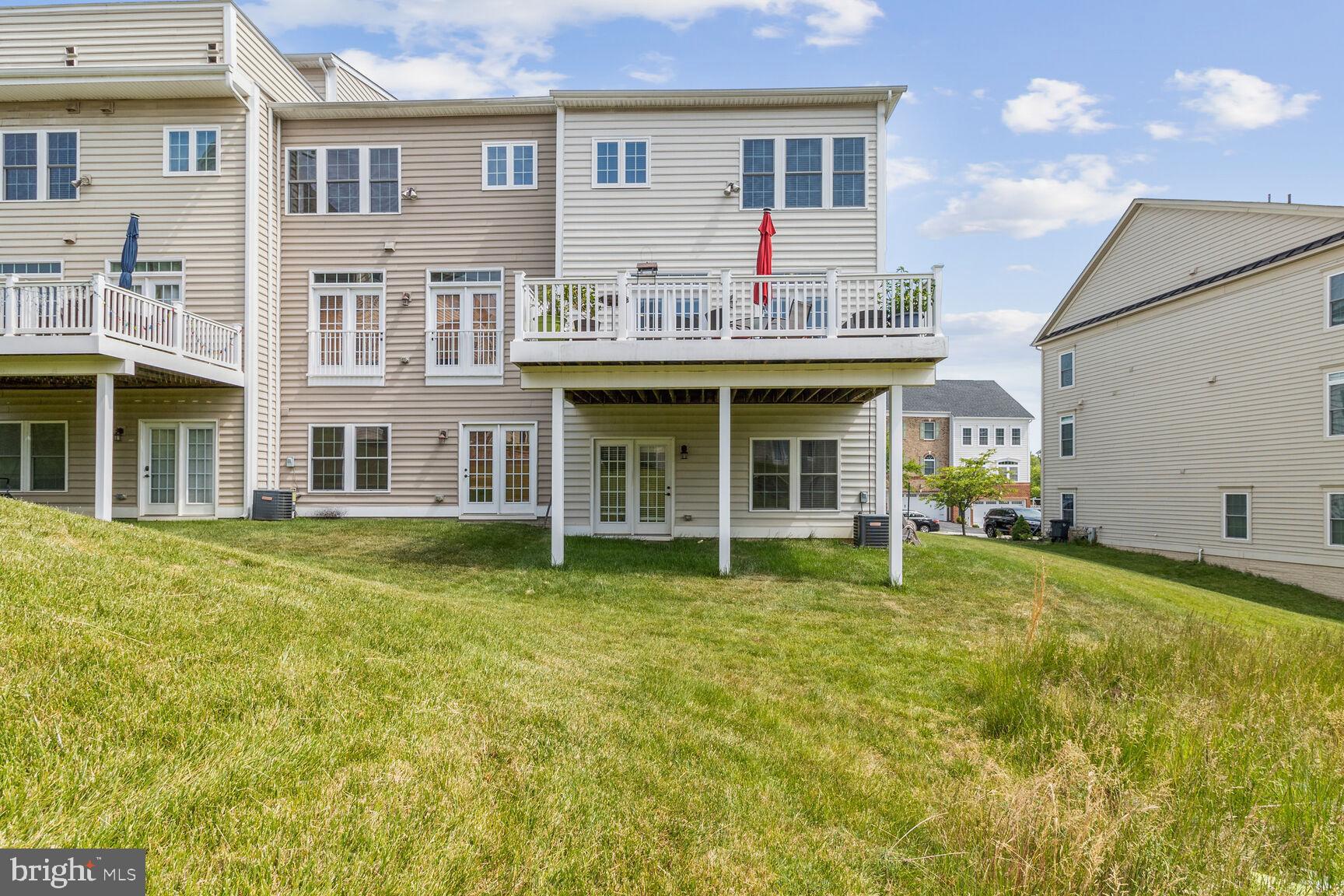 AUTUMN RIVER - Residential