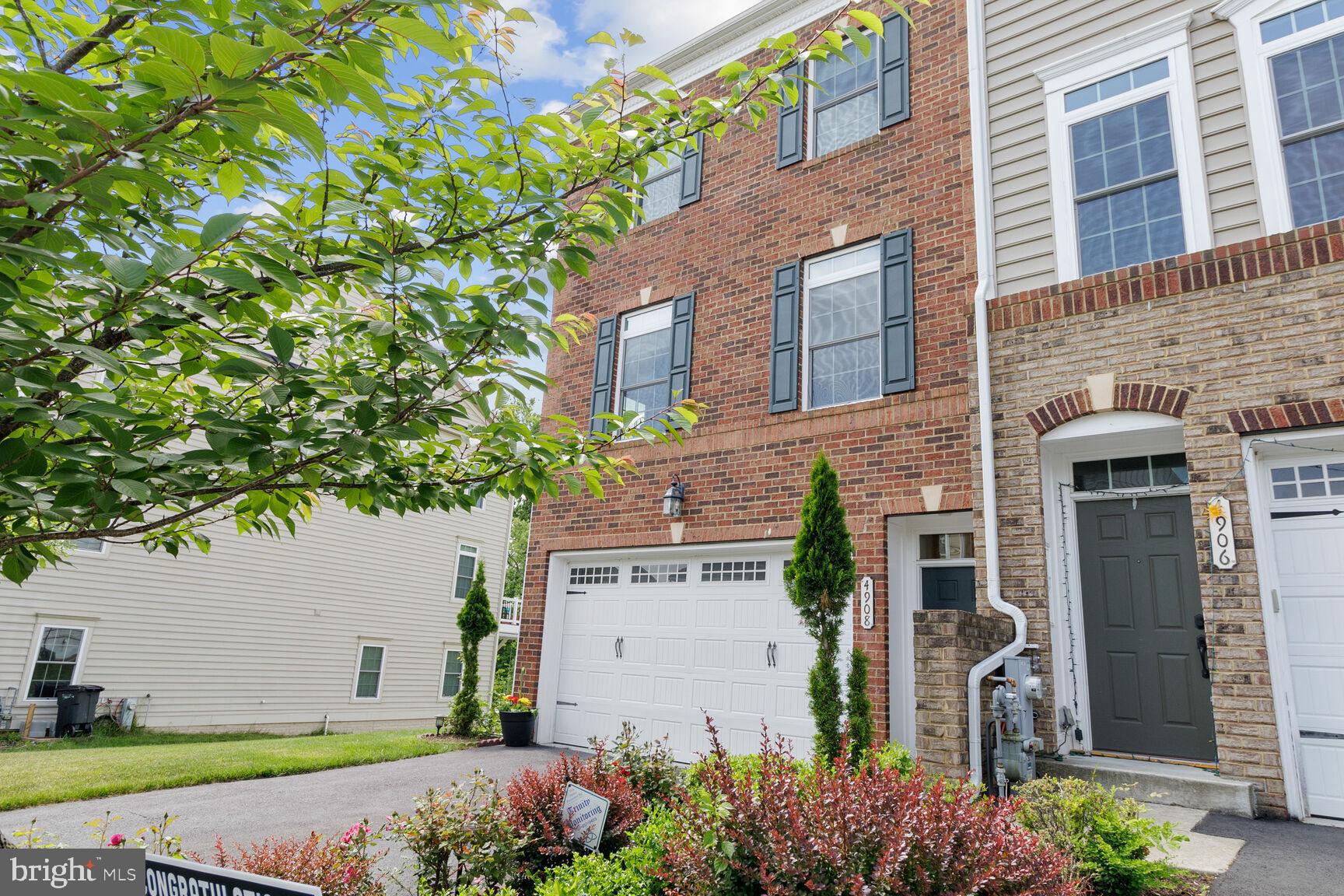 AUTUMN RIVER - Residential