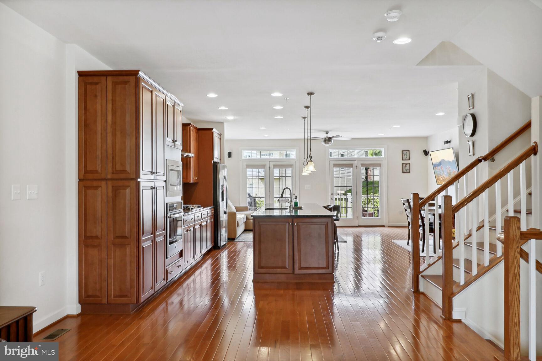 AUTUMN RIVER - Residential