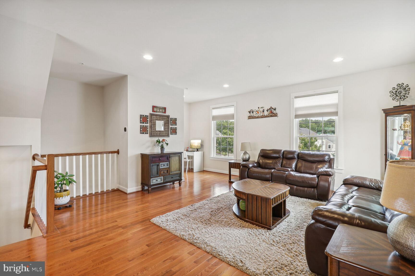 AUTUMN RIVER - Residential