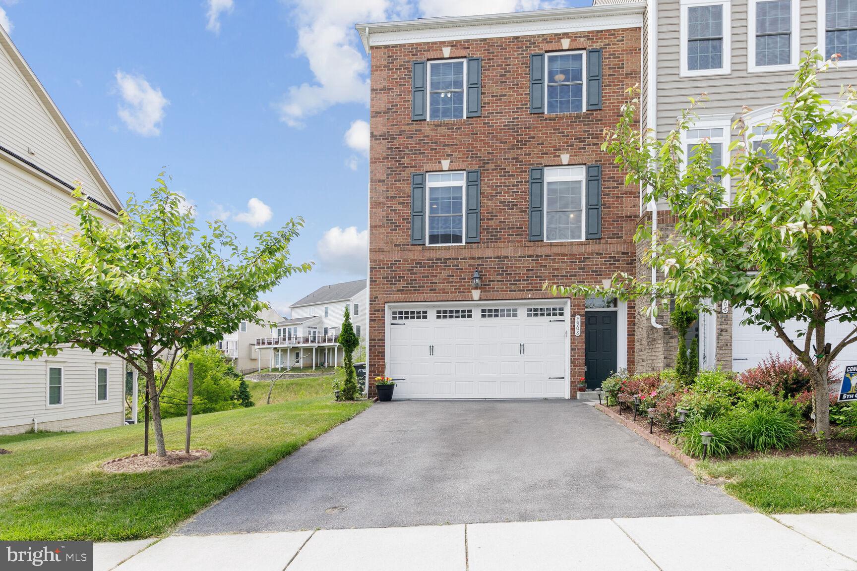 AUTUMN RIVER - Residential