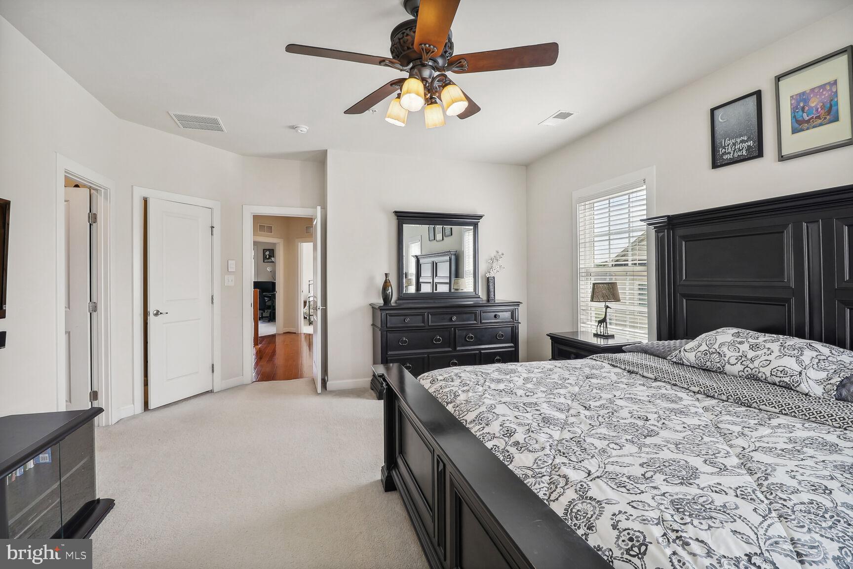 AUTUMN RIVER - Residential