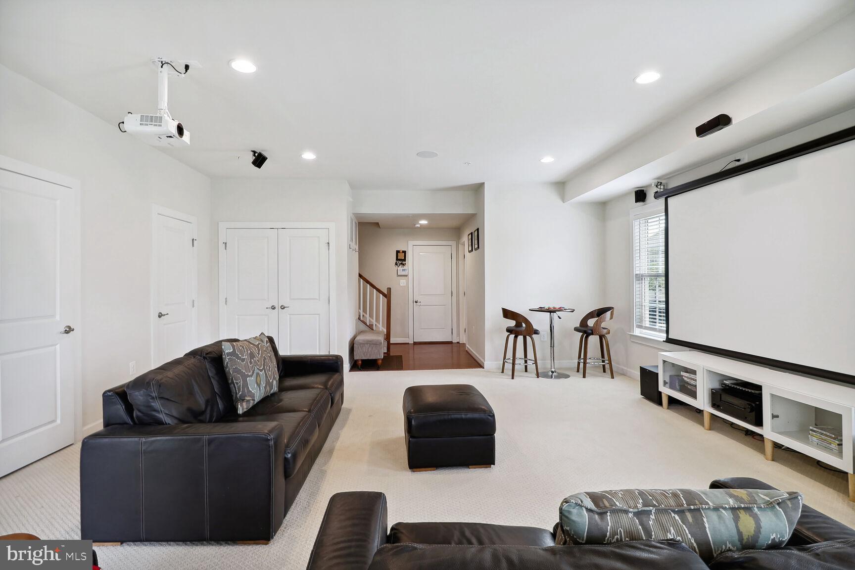 AUTUMN RIVER - Residential