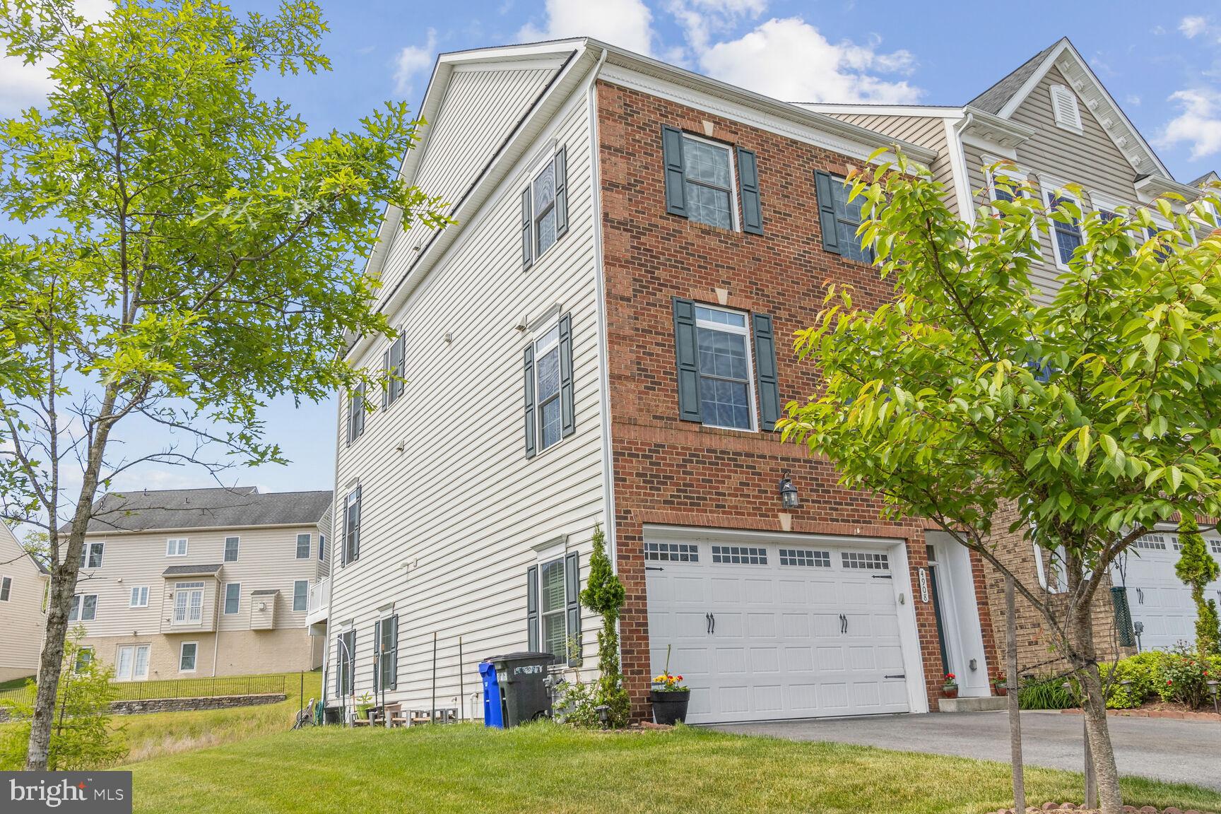 AUTUMN RIVER - Residential
