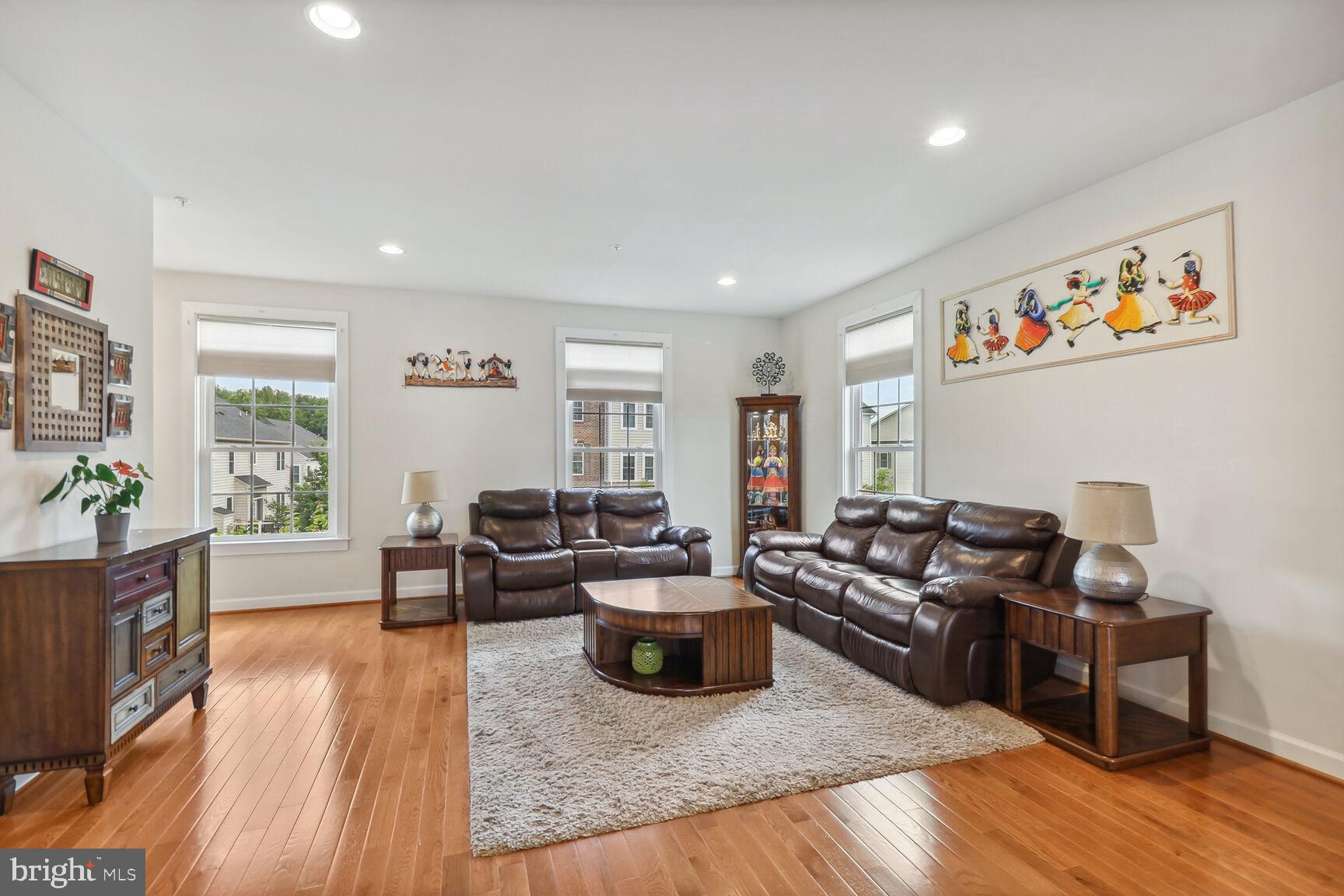 AUTUMN RIVER - Residential