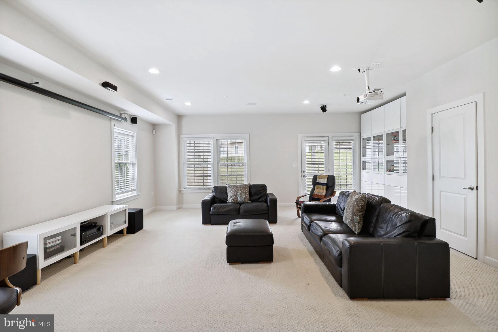 AUTUMN RIVER - Residential