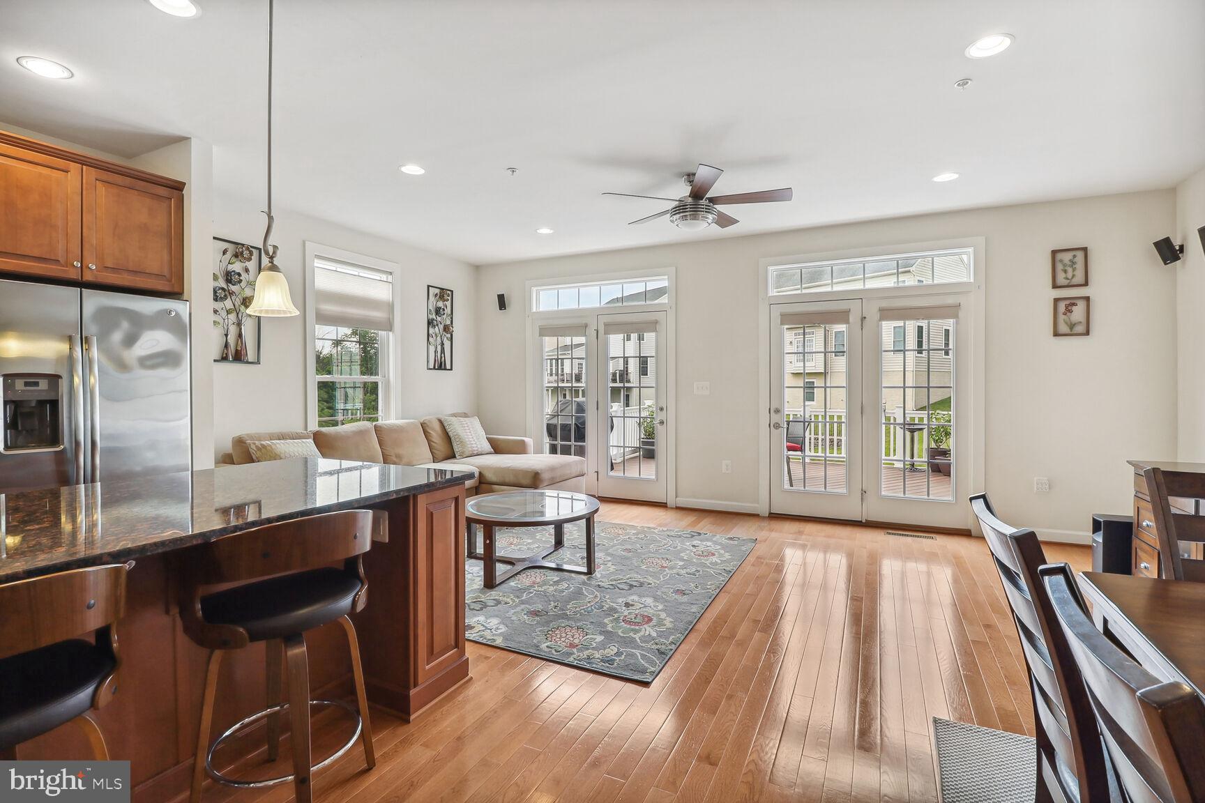 AUTUMN RIVER - Residential