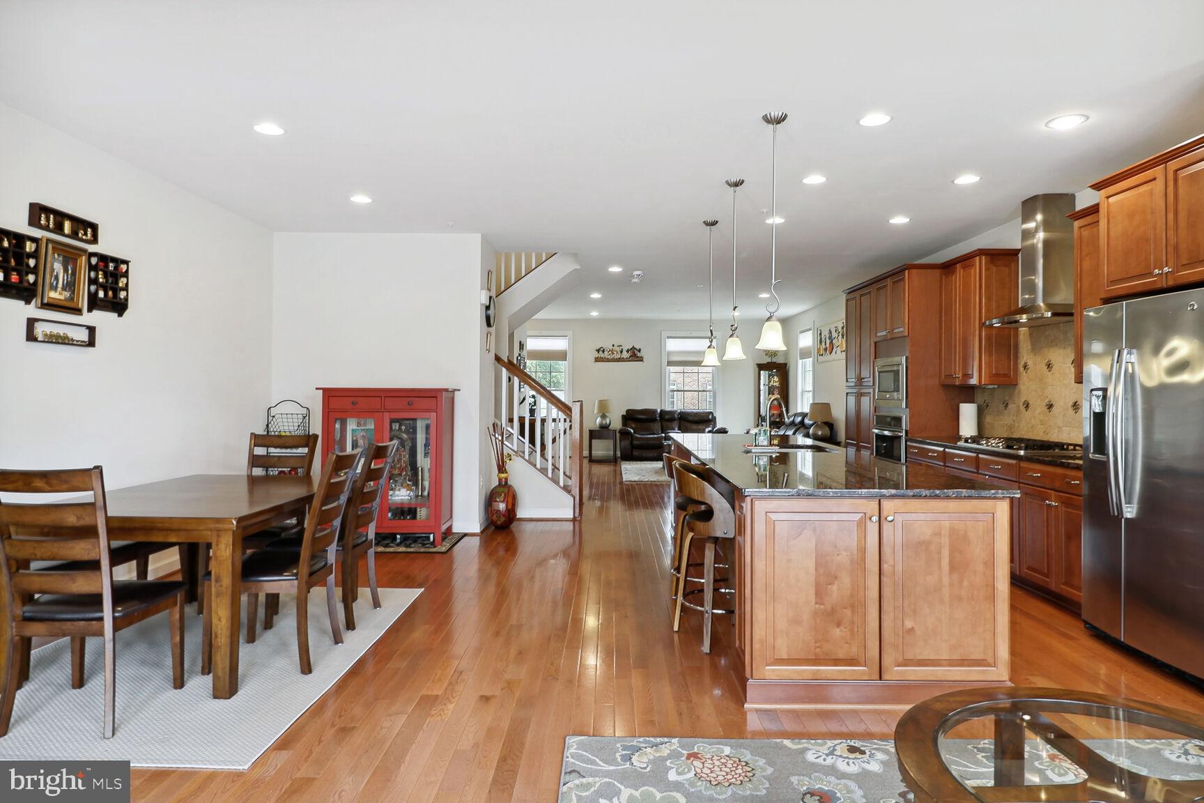 AUTUMN RIVER - Residential