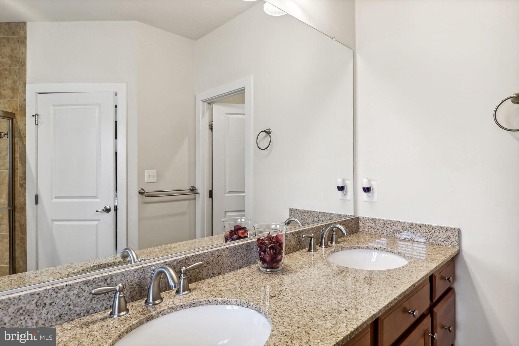 AUTUMN RIVER - Residential