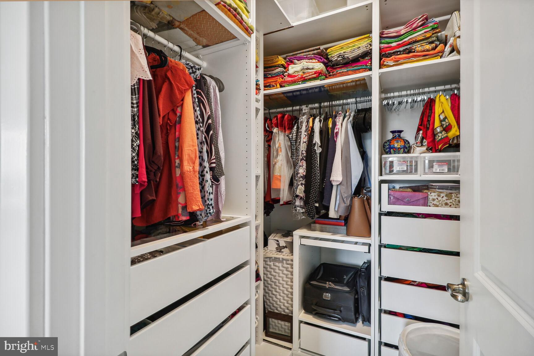 AUTUMN RIVER - Residential