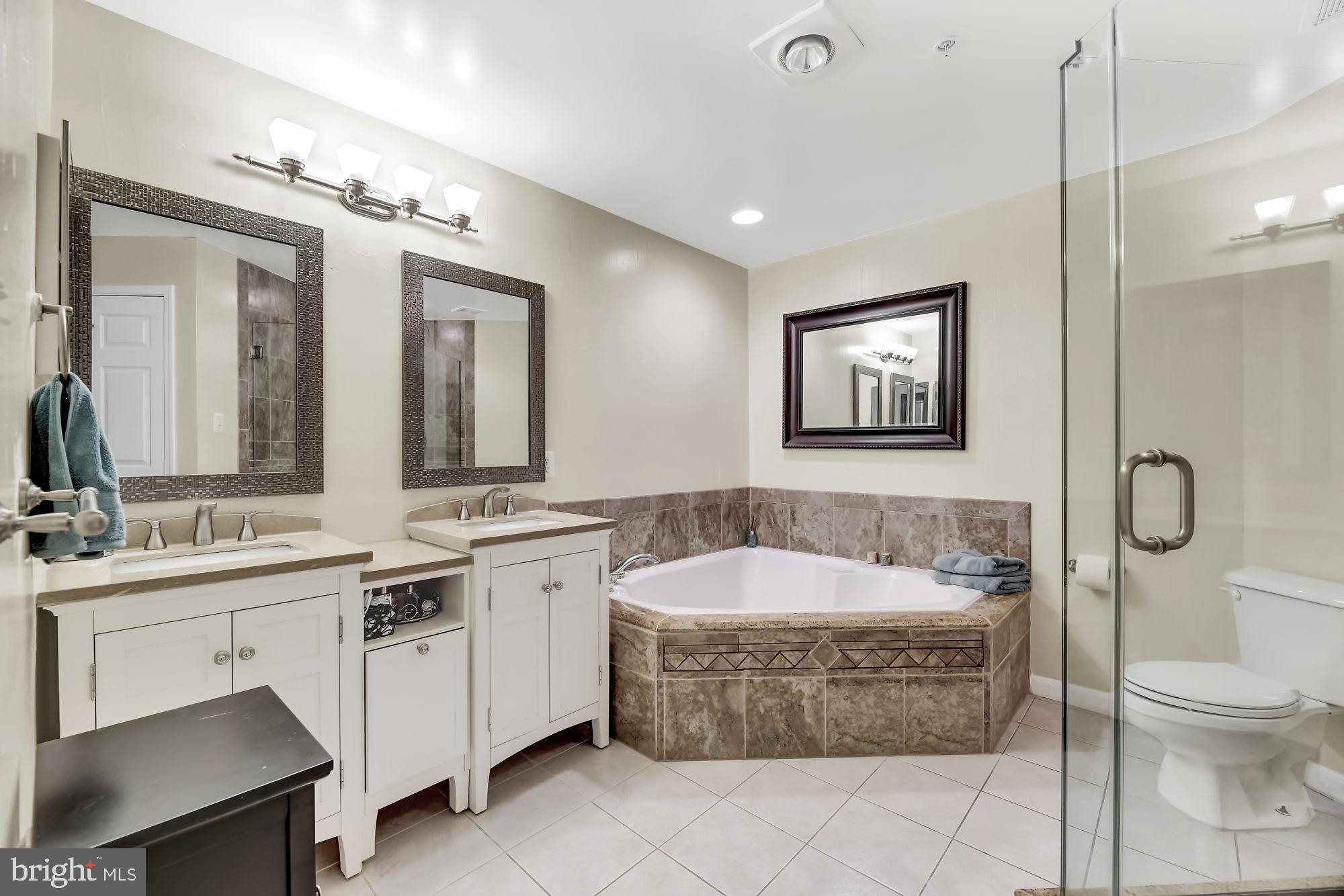 GREY ROCK VILLAS - Residential