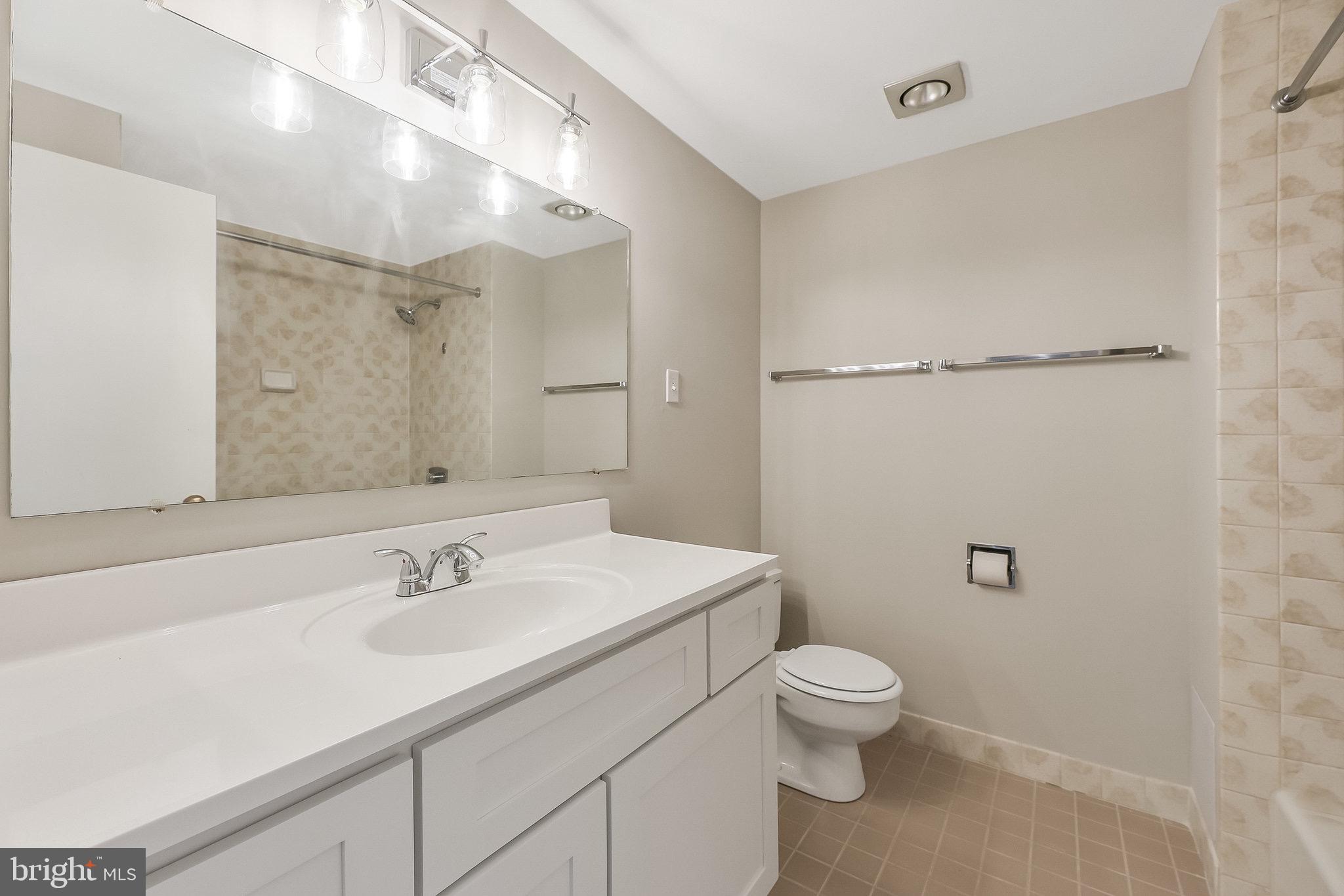 SKYLINE PLAZA - Residential