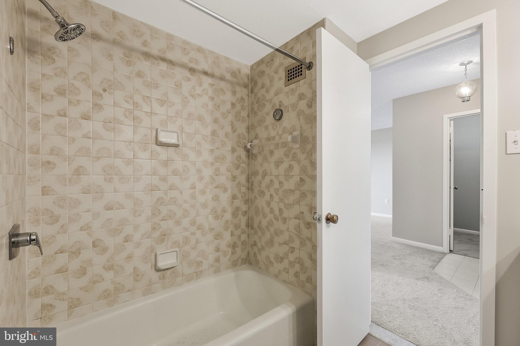 SKYLINE PLAZA - Residential