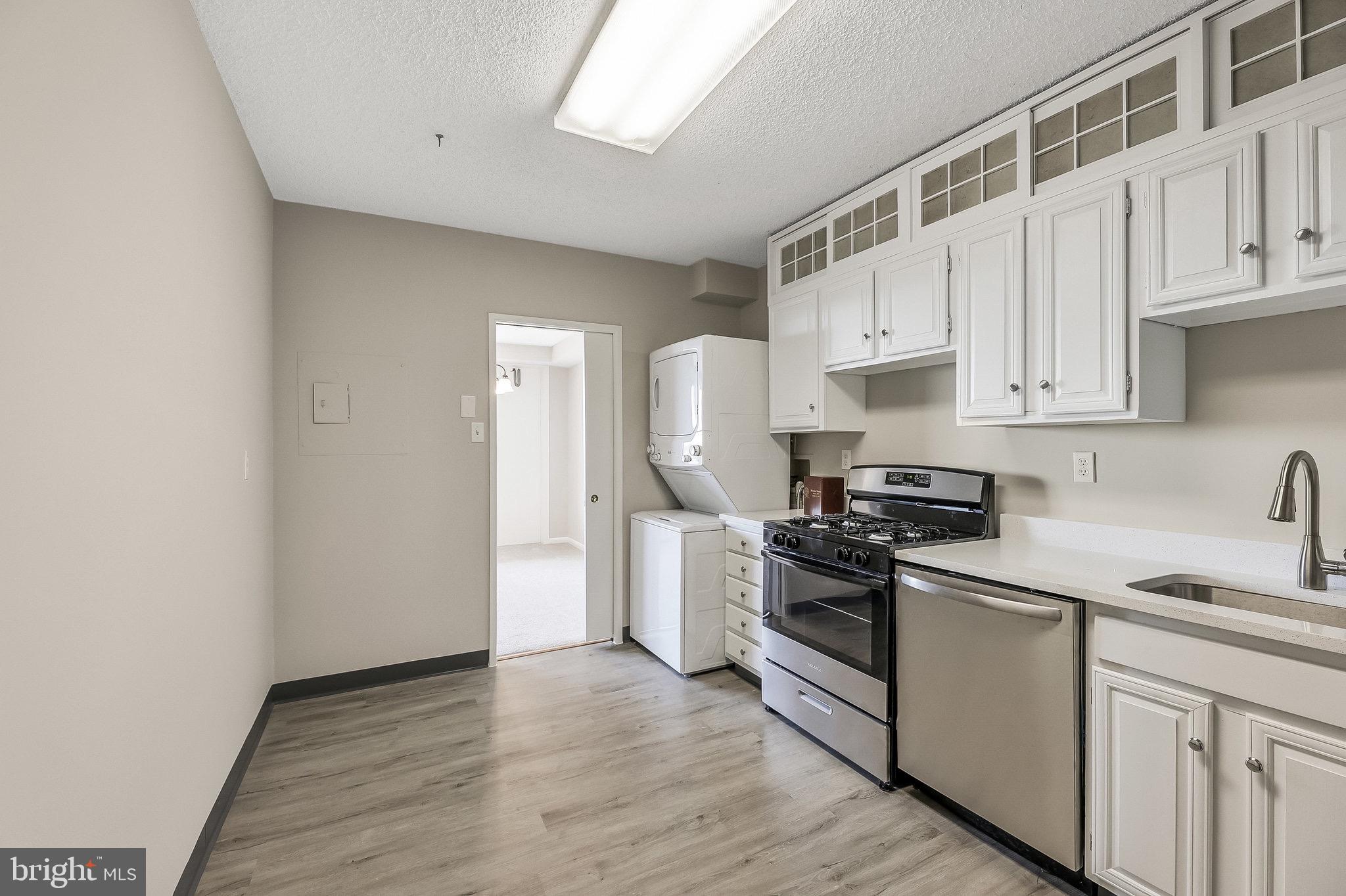 SKYLINE PLAZA - Residential