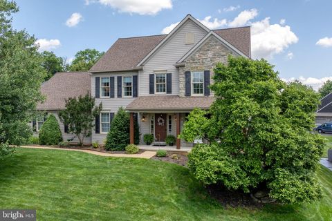 Photo of 1817 Old Farm Lane, LANCASTER, PA 17602 (MLS # PALA2071574)