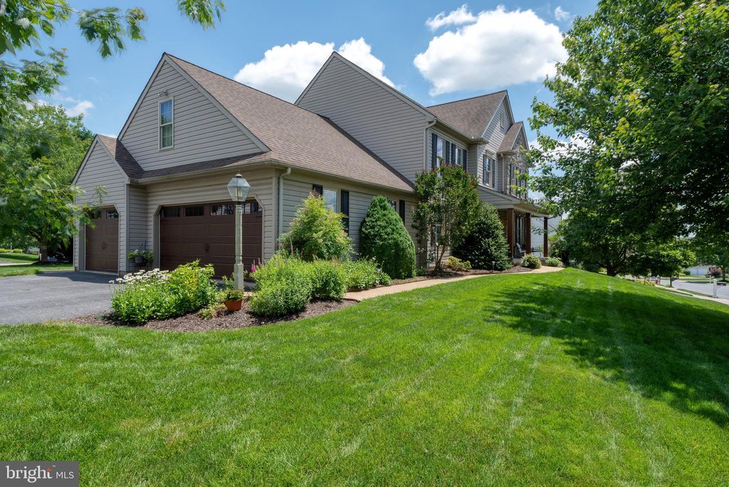 Photo of 1817 Old Farm Lane, LANCASTER, PA 17602 (MLS # PALA2071574)