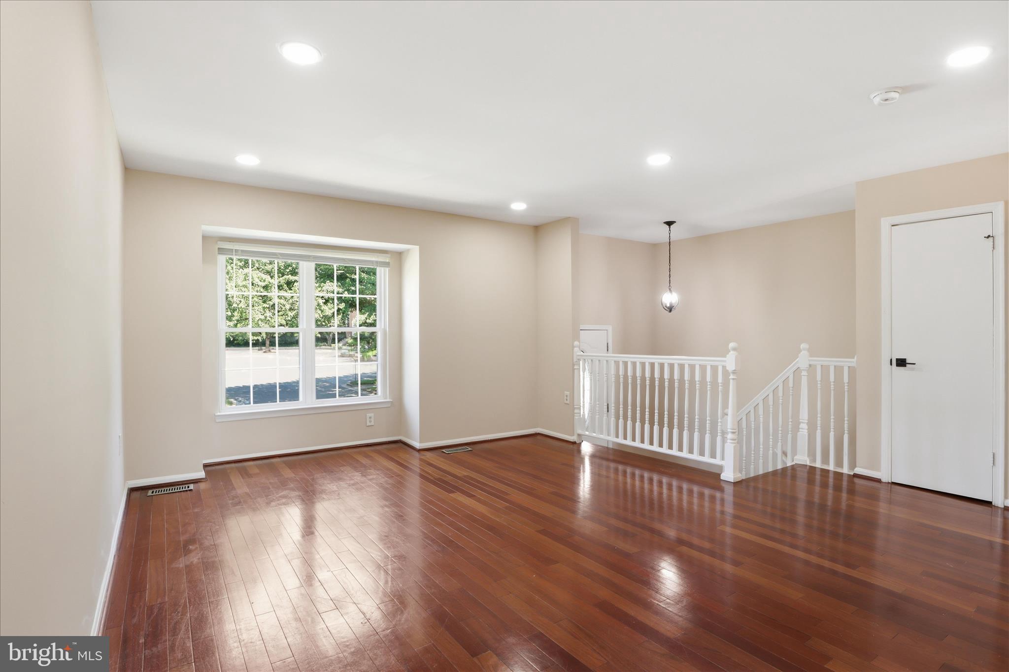203 AUTUMN FLOWER LANE