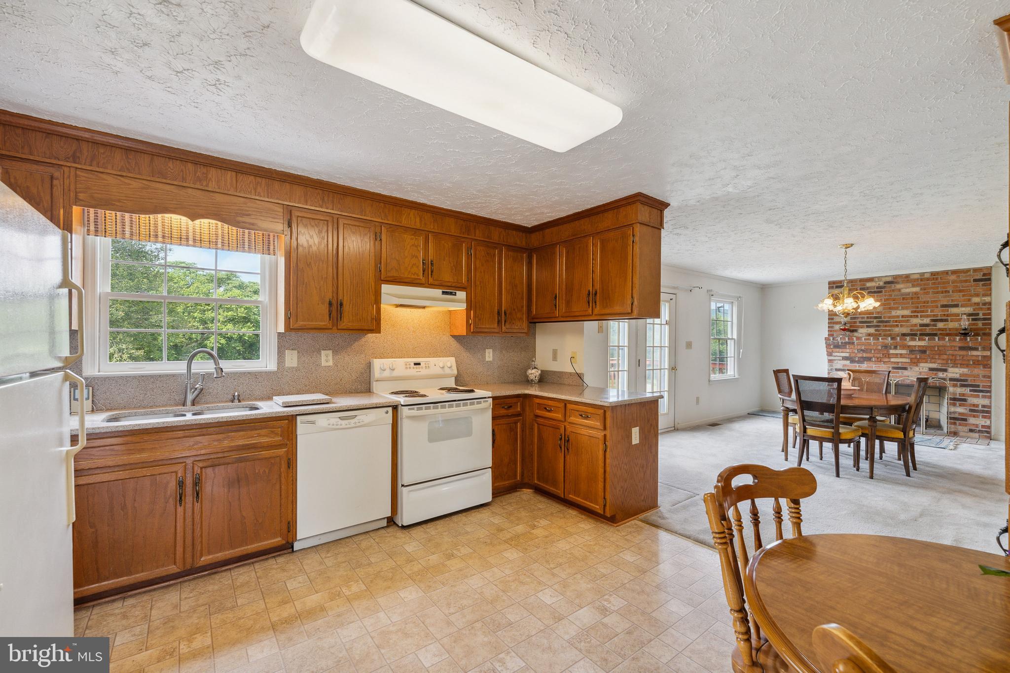 LAKE ATHLONE ESTATES - Residential